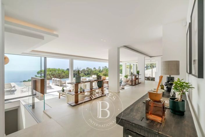 Image No.19-4 Bed House for sale