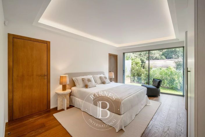 Image No.22-4 Bed House for sale