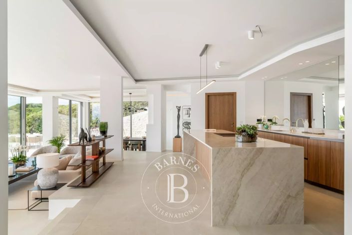 Image No.25-4 Bed House for sale