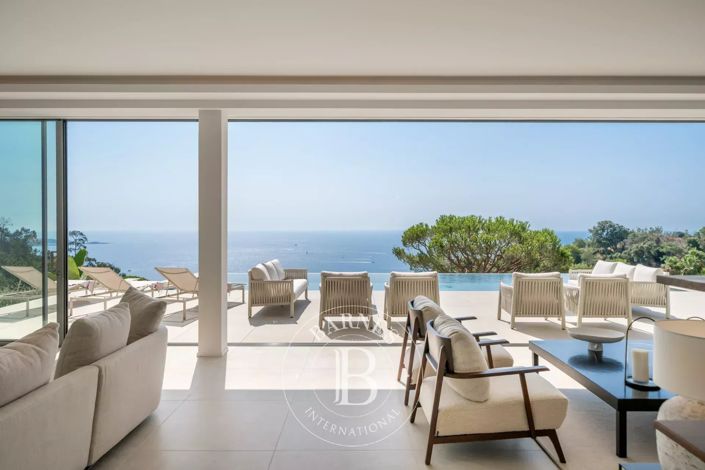 Image No.3-4 Bed House for sale