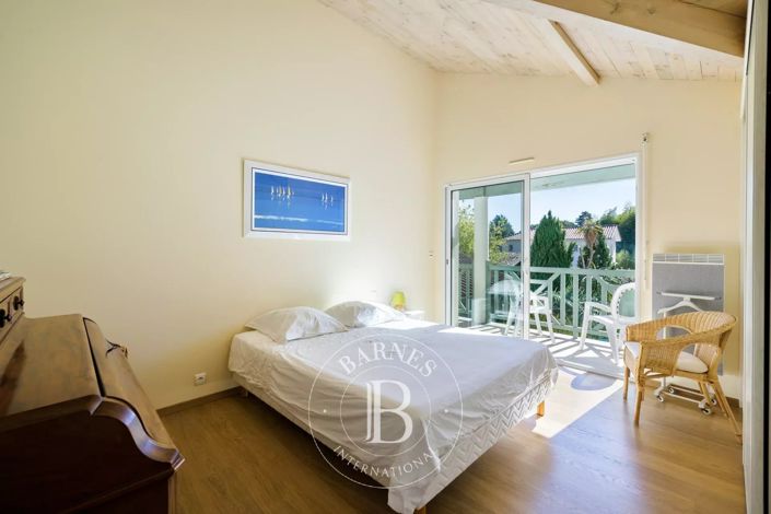 Image No.13-7 Bed House for sale