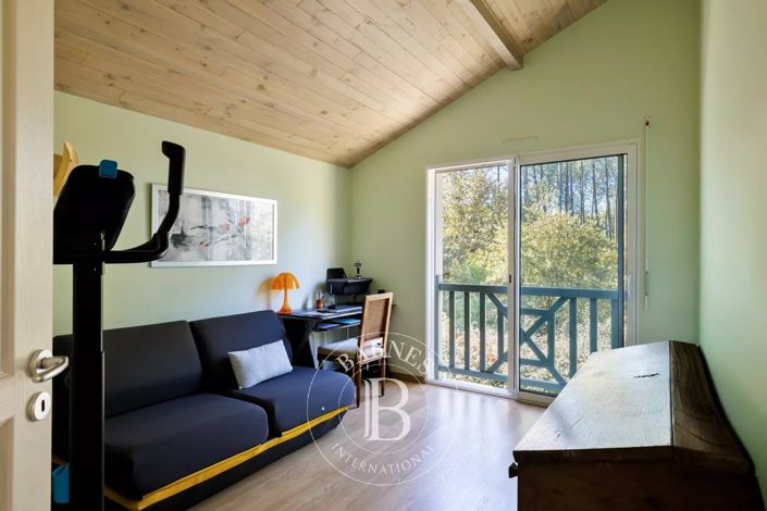 Image No.15-7 Bed House for sale