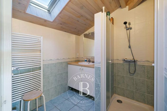 Image No.16-7 Bed House for sale