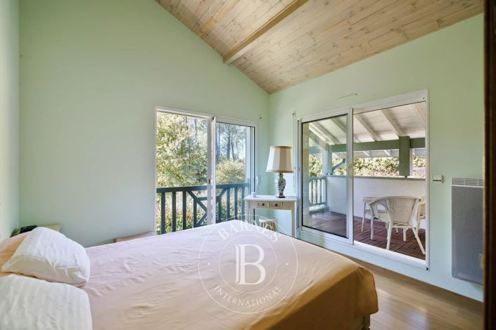 Image No.17-7 Bed House for sale