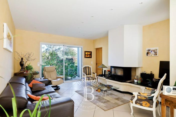 Image No.7-7 Bed House for sale