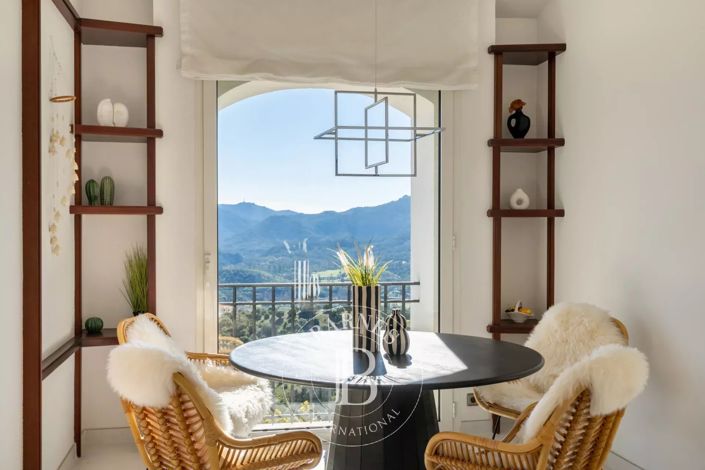 Image No.6-4 Bed House for sale