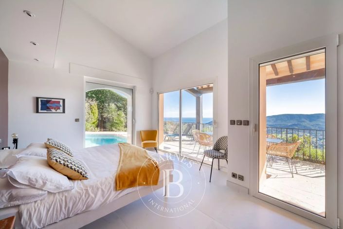 Image No.8-4 Bed House for sale