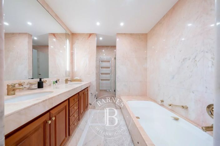 Image No.9-4 Bed House for sale
