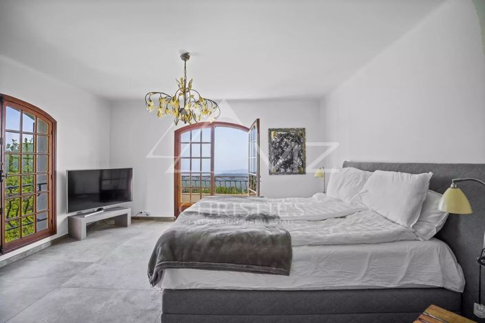Image No.8-4 Bed House for sale