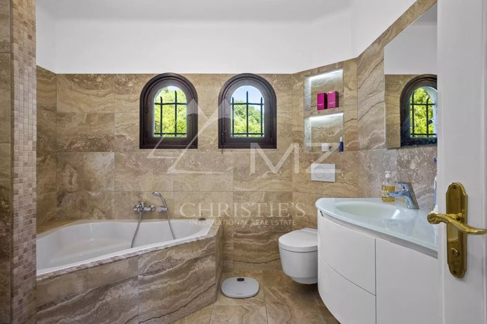 Image No.9-4 Bed House for sale