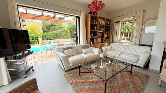 Image No.10-3 Bed House for sale