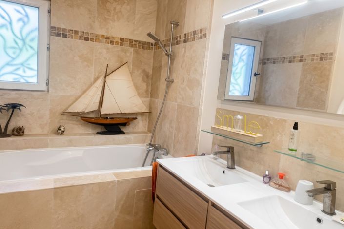 Image No.15-5 Bed House for sale