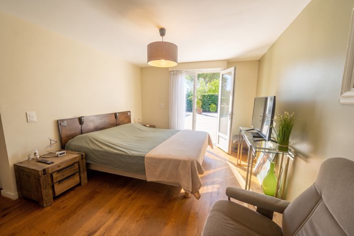 Image No.17-5 Bed House for sale