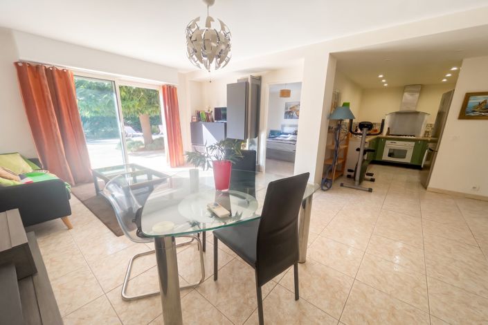 Image No.19-5 Bed House for sale
