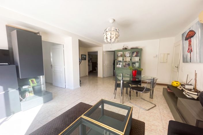 Image No.20-5 Bed House for sale