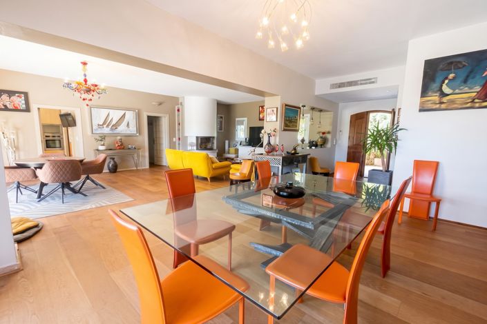 Image No.9-5 Bed House for sale