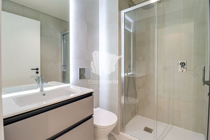 Image No.15-4 Bed House for sale