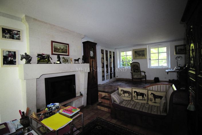 Image No.14-10 Bed Property for sale