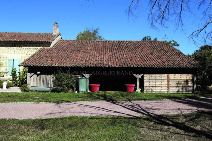 Image No.18-10 Bed Property for sale