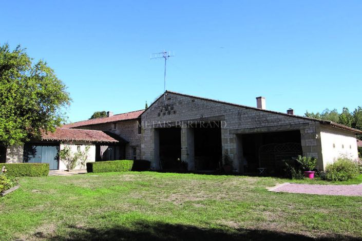 Image No.19-10 Bed Property for sale