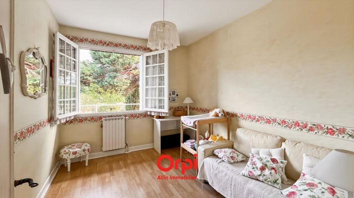 Image No.12-6 Bed House for sale