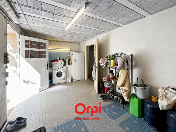 Image No.24-6 Bed House for sale