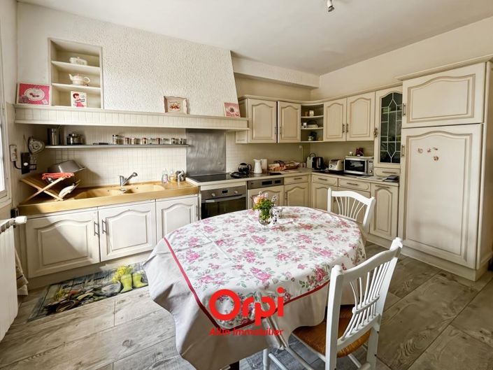 Image No.6-6 Bed House for sale