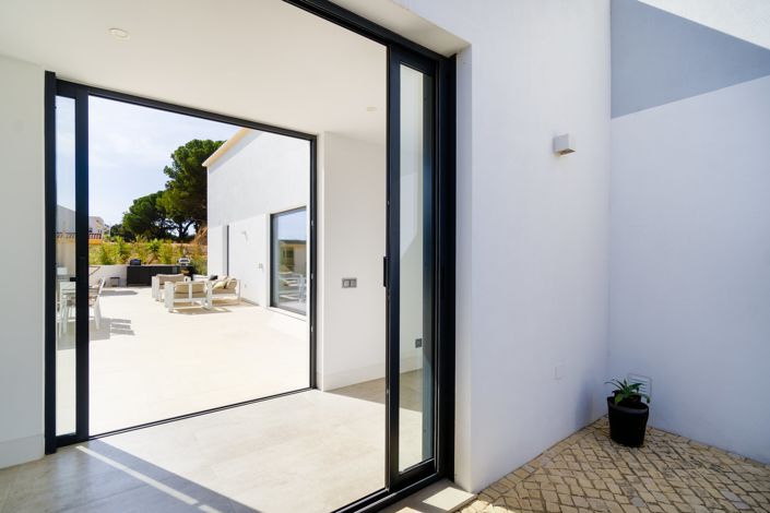 Image No.25-4 Bed House for sale
