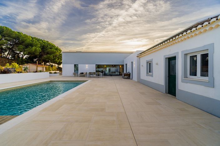 Image No.8-4 Bed House for sale