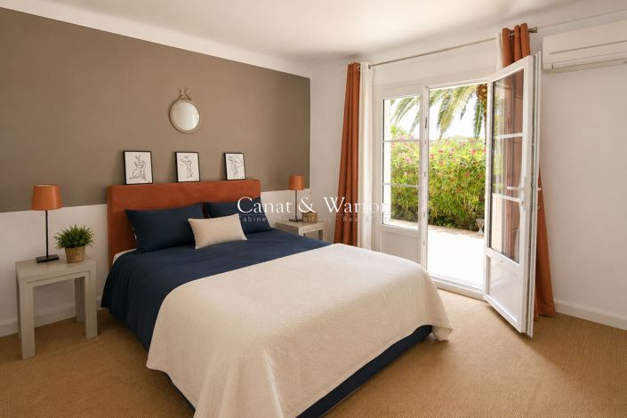 Image No.8-5 Bed House for sale