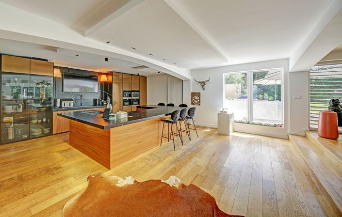 Image No.9-5 Bed House for sale