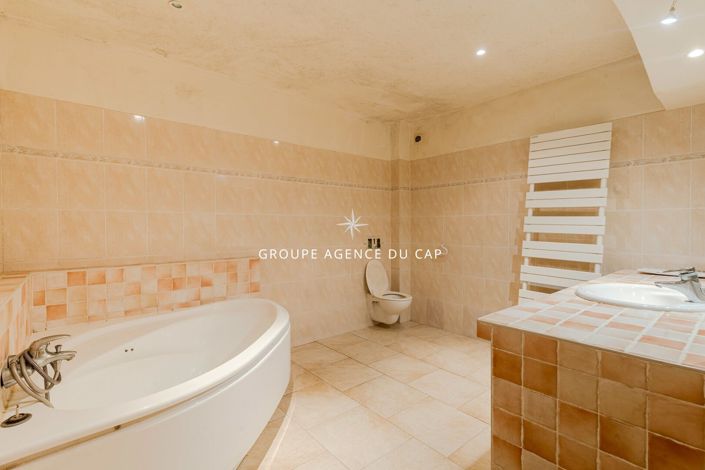 Image No.8-4 Bed House for sale
