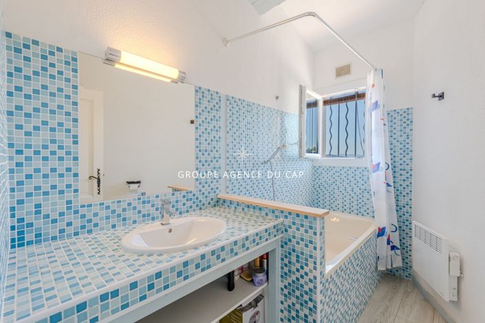 Image No.11-5 Bed House for sale
