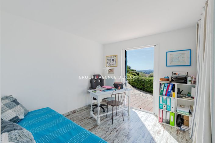 Image No.12-5 Bed House for sale