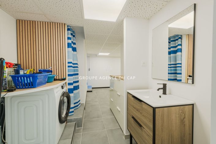 Image No.16-5 Bed House for sale