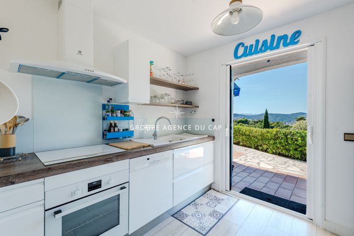 Image No.6-5 Bed House for sale