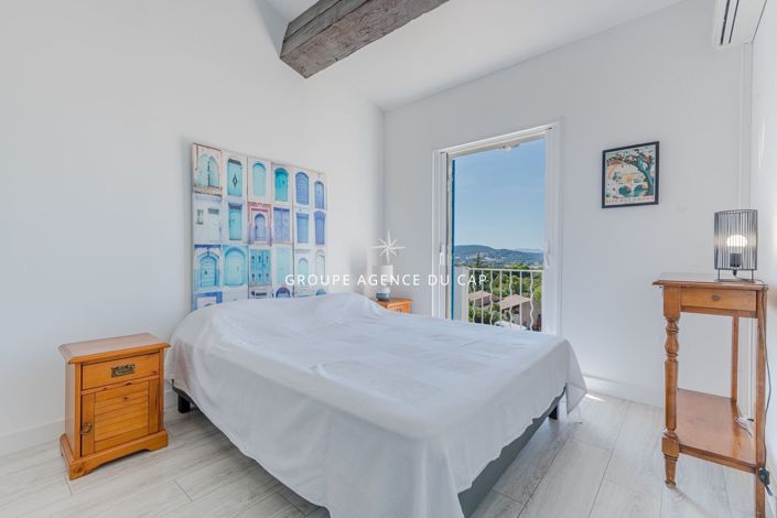 Image No.7-5 Bed House for sale
