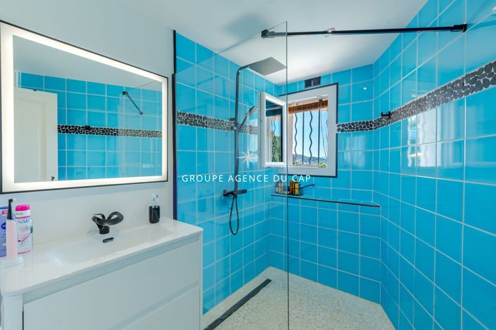 Image No.9-5 Bed House for sale