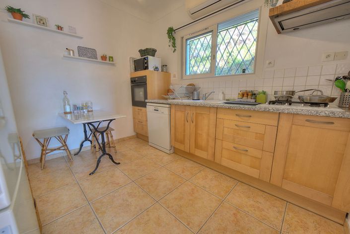 Image No.17-3 Bed House for sale