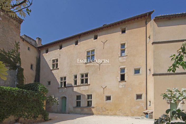 Image No.2-4 Bed Property for sale