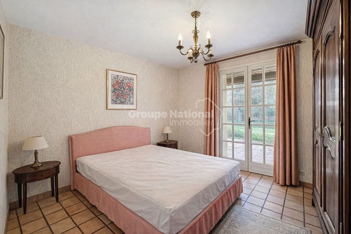 Image No.8-4 Bed House for sale