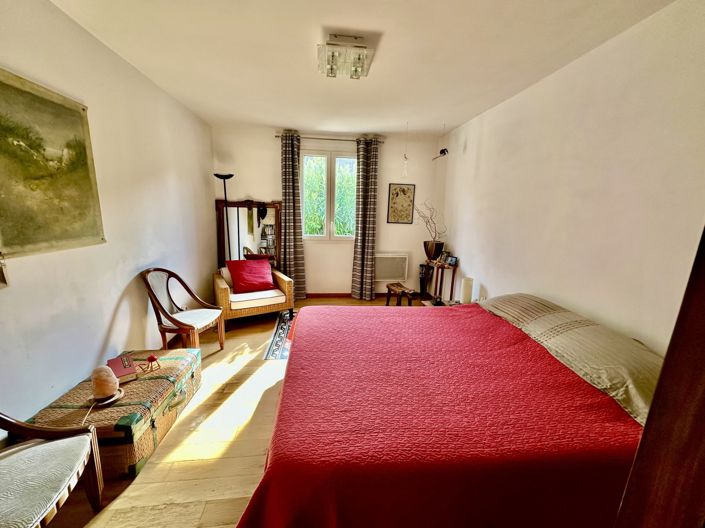 Image No.8-6 Bed House for sale