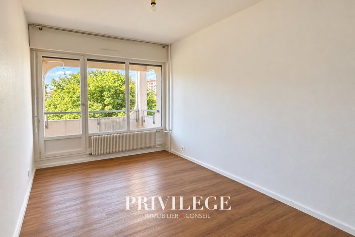 Image No.10-3 Bed Apartment for sale