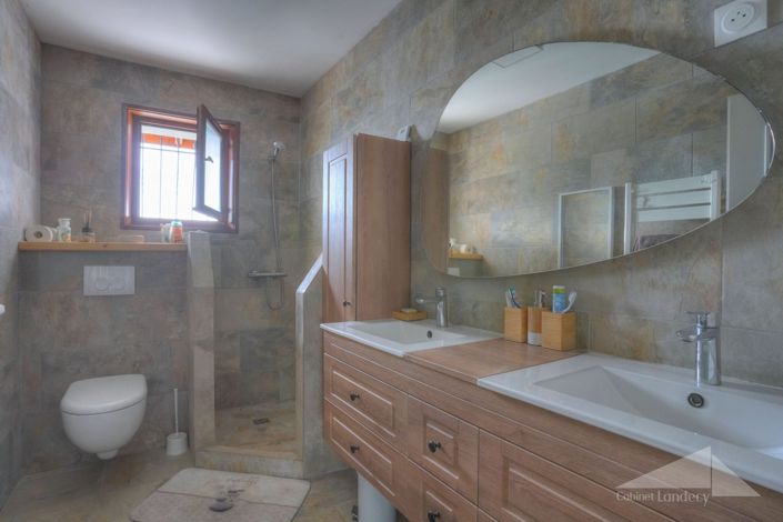 Image No.9-2 Bed House for sale
