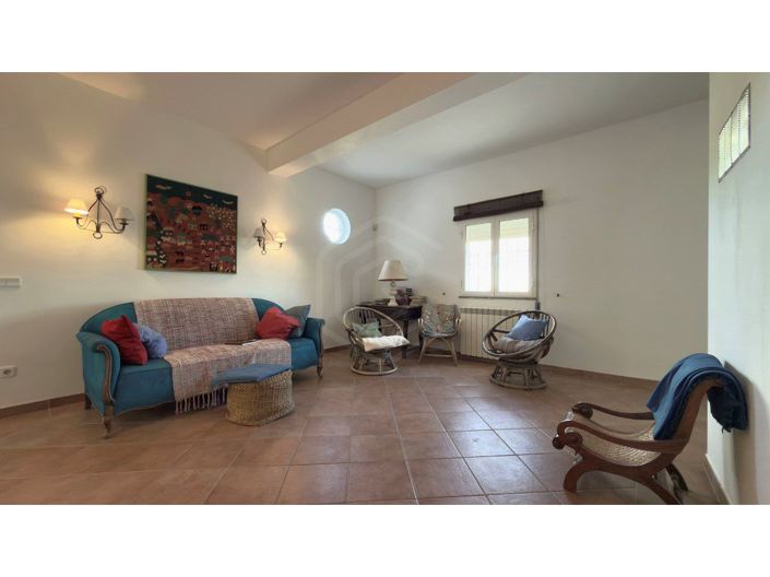 Image No.17-5 Bed House for sale