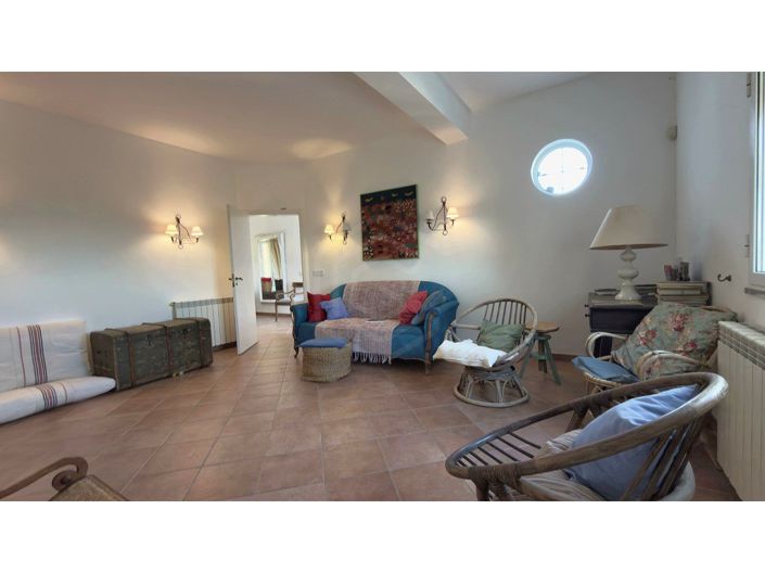 Image No.18-5 Bed House for sale