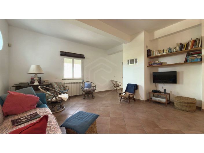 Image No.19-5 Bed House for sale