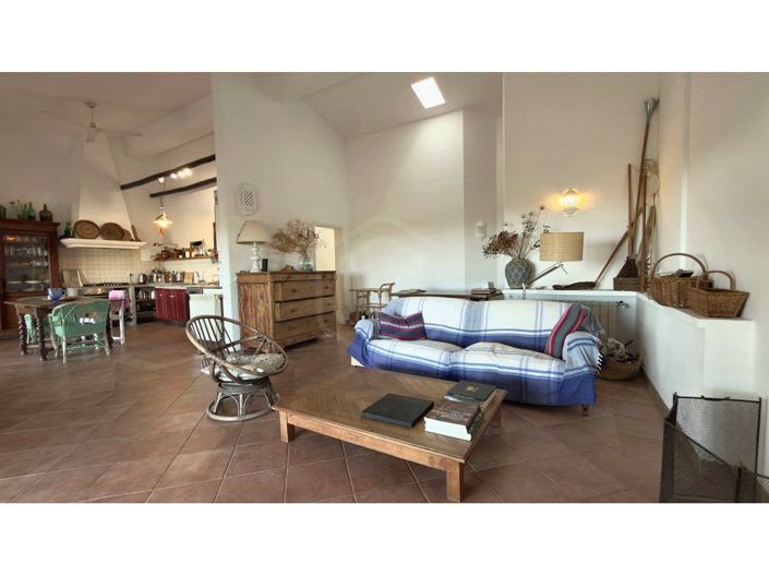 Image No.21-5 Bed House for sale
