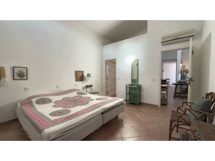Image No.25-5 Bed House for sale