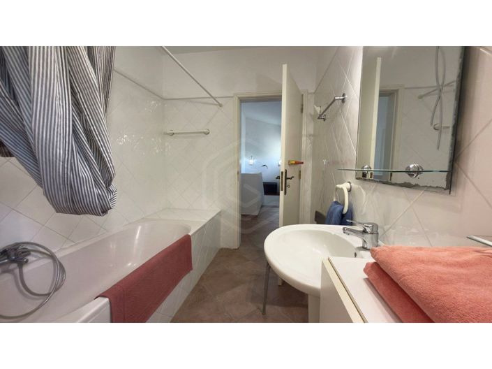 Image No.29-5 Bed House for sale
